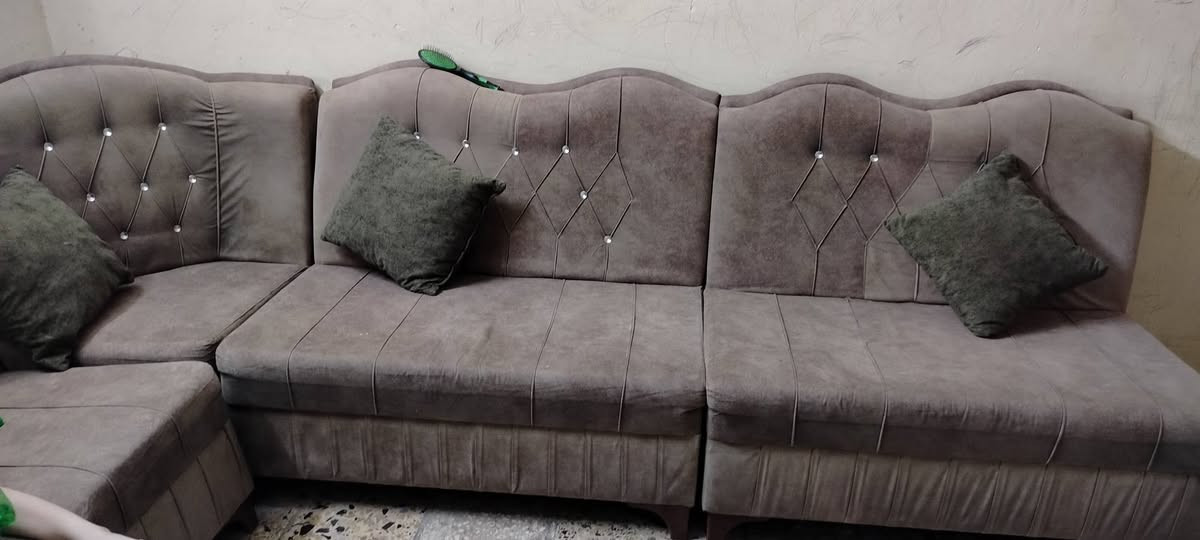 عندي ديوان للبيع 10مقاعد 200ربي مجال الي يريد هيج ارسلني ***********
