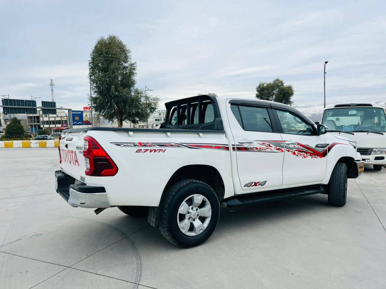 تیۆتا هایلۆکس   2024 دەبڵ اکسل 
سەیارەکە 19 هەزار رۆشتو
ە زەمانی شەریکەی یەشتا تیا ماوە 
سفر سفرە سەیارەکە بەناوی خۆمەوەیە
 هی ماڵە سەیارەکە هی مەعرەز نیە
 هیچ مەسرەفێکی نیە 

سعر : لە کۆمێنت داوای بکە ڕاستەوخۆ بۆت دێت 🤖 

ماڵی  دۆستە  وە هیچی پێوە نیە 
دەعامی بۆ دەعامی شوێن بەردیش بە شەرت 

ژمارەی موبایل 
***********
