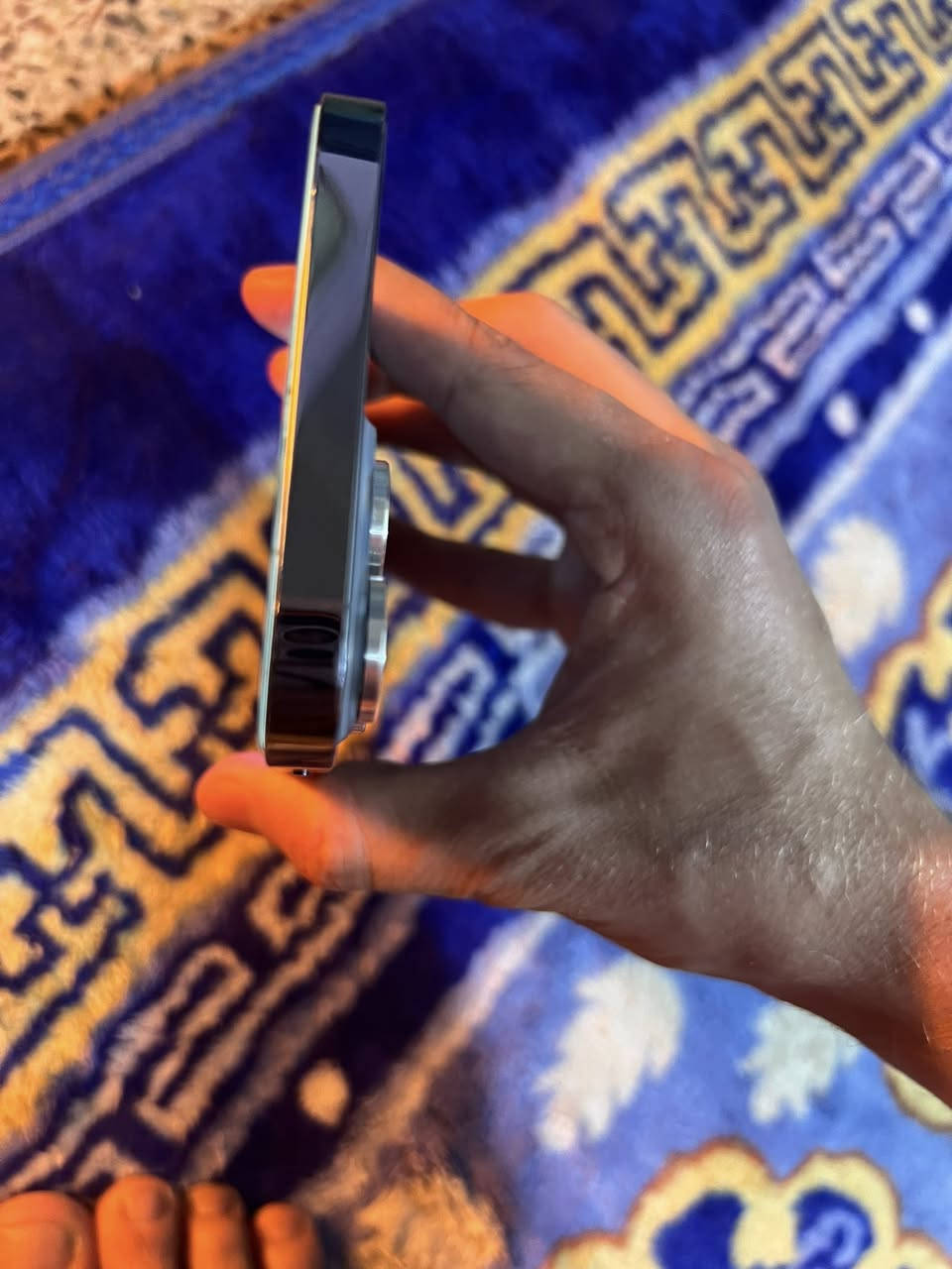 ايفون 13 برو ماكس ذاكره 256 بطاريه 83 مكفول من كلشي  
نظافه 100/100 وتر مامفتوح جهاز دبل سمكارت شرق اوسط
   لون بحري السعر 750 بي مجال   مكاني بغداد 
رقم ***********
