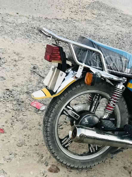 سولنك موديل2022وضع شركه
محرك شرط لاصرف ولا بخار
كهربائيات كلها شغاله سلف
دبلات بلادية سويج بلادي
تايرات جدد باتري جديد منفيس بي 
السعر:500وبي مجال للشراي 
للاستفسار/***********
