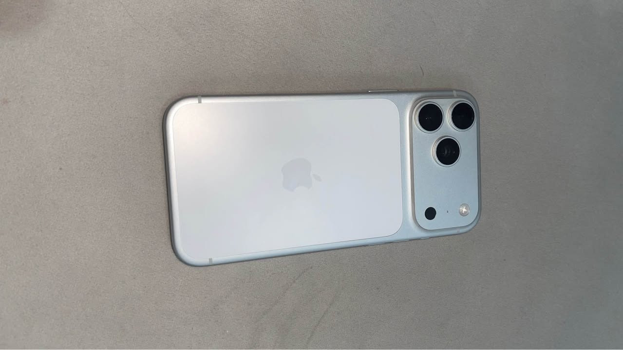 iphone 17 pro max 512GB silver white EU Activation Lock , for parts only , battery 100% cycle: 107 , not opened , no box no charger , no scratches and has not been damaged or used harshly ,send offers. 
ئایفۆن ١٧ پڕۆ ماکسی ٥١٢ گیگای سپی ئەوروپی قفڵ کراو ، ئەم ئایفۆنە بەکار نایەت و بۆ هەڵوەشاندە ، پاتری ١٠٠٪ و سایکلی پاتری ١٠٧ ، نەکراوەتەوە ، بۆکس و کارتۆن و شەحنی لەگەڵ نیە ، هیچ شوختی نیەو حەزێت نەدراوە ، سحرێک بنێرە بە دڵم بوو هیخۆتە. السليمانية, العراق


**إذا كنت صاحب هذا الإعلان وتريد حذفه لأي سبب، رجاءا أرسل رسالة إلى الدعم الفني**