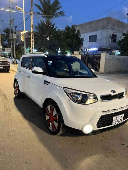 Kia soll
‎كيا صول بلاس موديل 2015 (خليجي) 
ماشية 77 الف كيلو وليس ميل حقيقي
رقم بغداد الدولي
مكينة 1600 دوش
مواصفات 
سقف بانوراما 
كامرة
حساسات خلفيه
يدات نيكل
مري شفط+ اشاير بل مري
تبريد شاشة بيانو 
داخل بيجي 
تخم تاير جديد
باتري قبل سبوع شديته
جامه امامية اصلية جديده 

*السياره نظيفه حيل وكلشي بيه جديد بيه صبغ قطعتين وربع بسبب الطخات بسيطه الجاملغ الامامي صفحة الصدر والباب الي خلف الصدر وربع الجاملغ الخلفي

العنوان بغداد الكرخ

السعر 132 ورقه وبيه مجال بسيط

للاستفسار 
***********
***********
