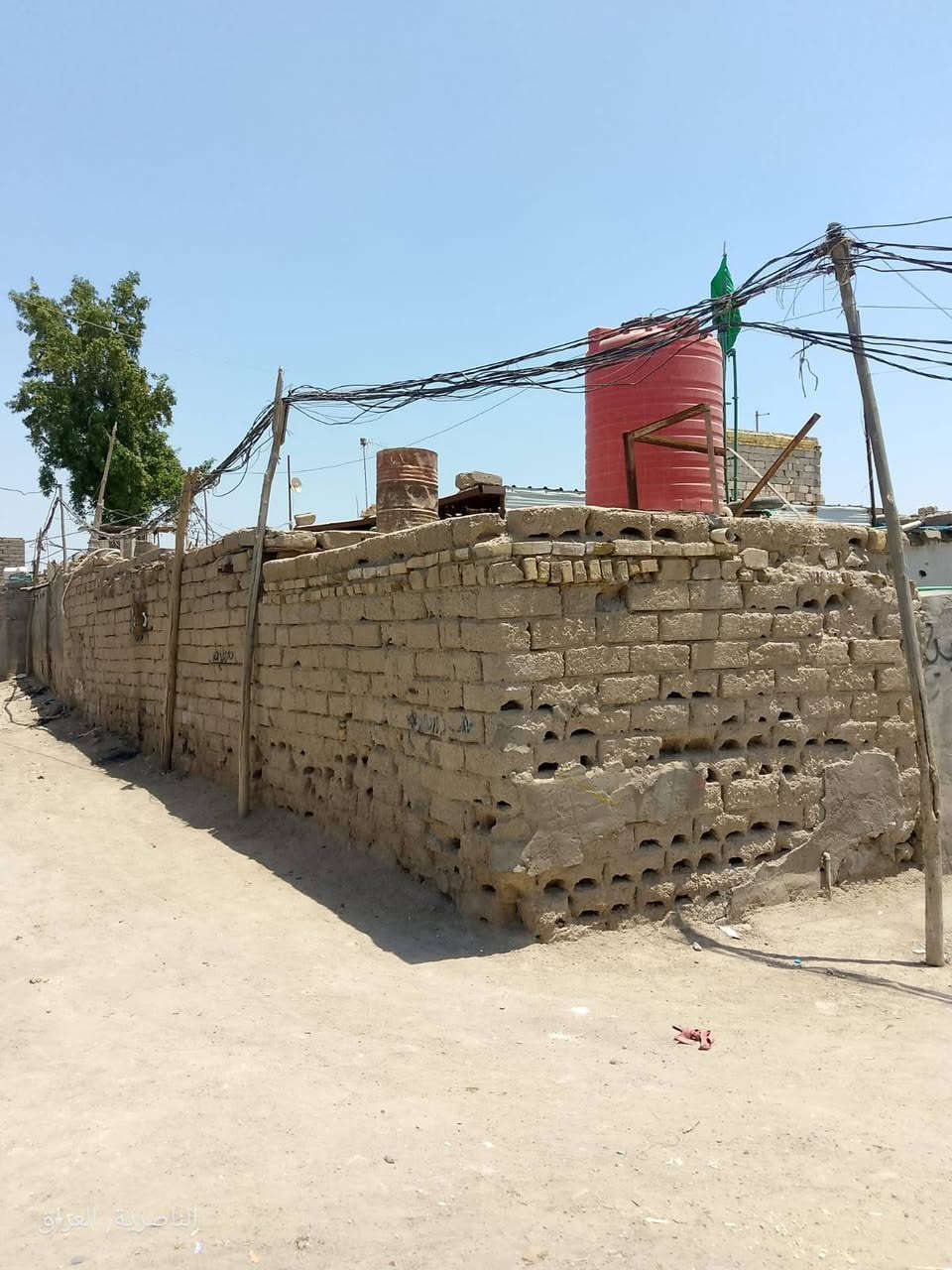 بيت للبيع
حواسم (تجاوز) حي التضحية نهاية شارع الملعب البيت يحتوي ع ثلاث غرف عكاده ومطبخ وستقبال (دوانية) وصحيات خارجية وساحة كبيرة مساحة البيت ١٤٠/م
للستفسار
***********
