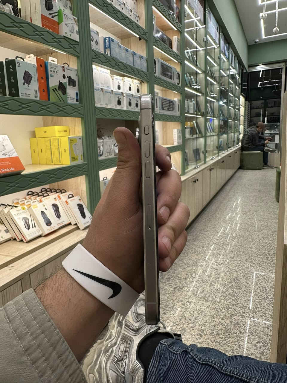 ايفون ١٥ برو ماكس ماستر

ذاكرة ٢٥٦ بطارية 🔋 ٨٤٪؜

الجهاز نظيف شخط ما بيه مبدل شاشة مصار جم ساعة   

للبيع 875 الف وبيه مجال الاستفسار على الرقم ‭*********** 

او على الخاص.   مكان واسط كوت
