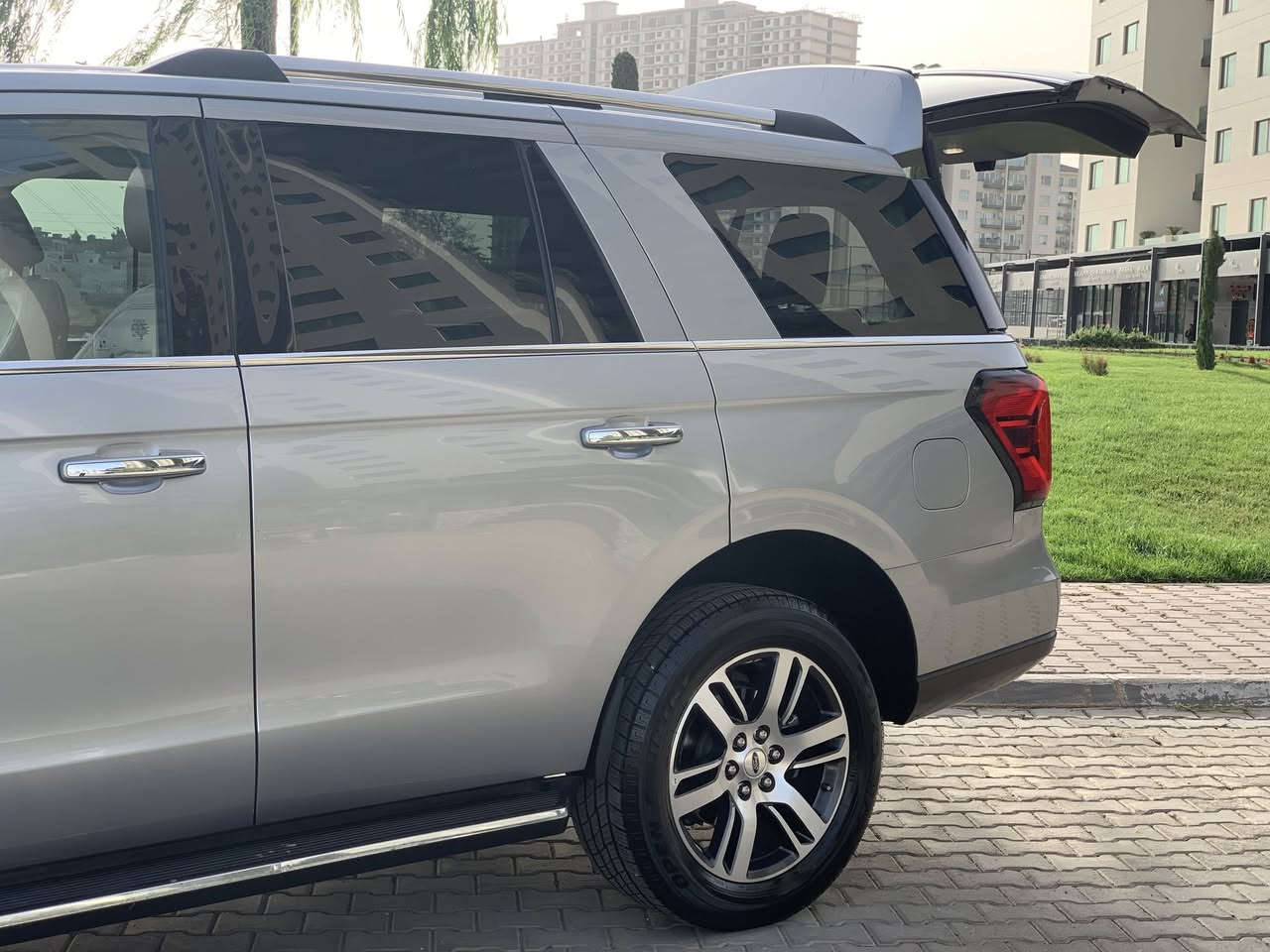 Ford Expedtion 2023
Limitd فول مواصفات 
داخل الاصفر 
***********
