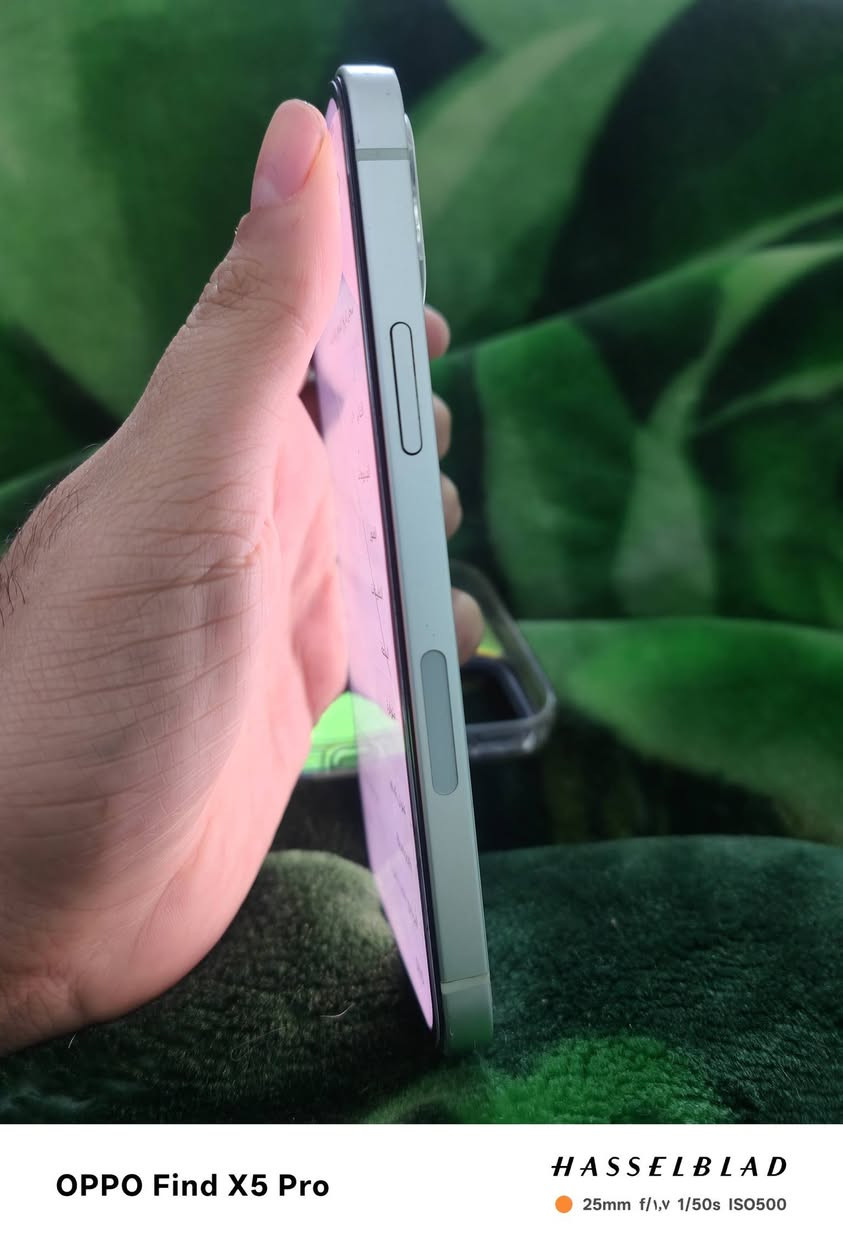 ايفون 12 عادي
ذاكره 128 مثل مموضح بل صوره وكلشي مبدل بي اصلي
السعر 180 وبل عافيه عل ياخذه لتنسون 12 مو 11 
وشاشه  من اعله الجودات الي بل سوك
للاسفسار ***********
