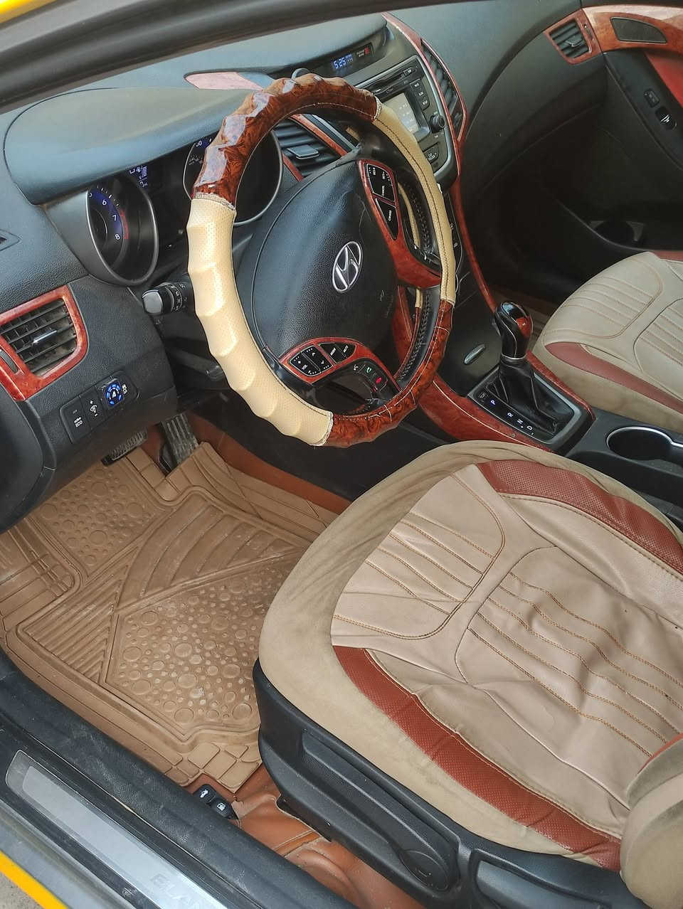 السلام عليكم سياره النترا 2015 وارد امريكي حادثه جامرلغ سكن فقط بدون دواخل بيها منظومه غاز سعر 115 مكان كركوك ***********
