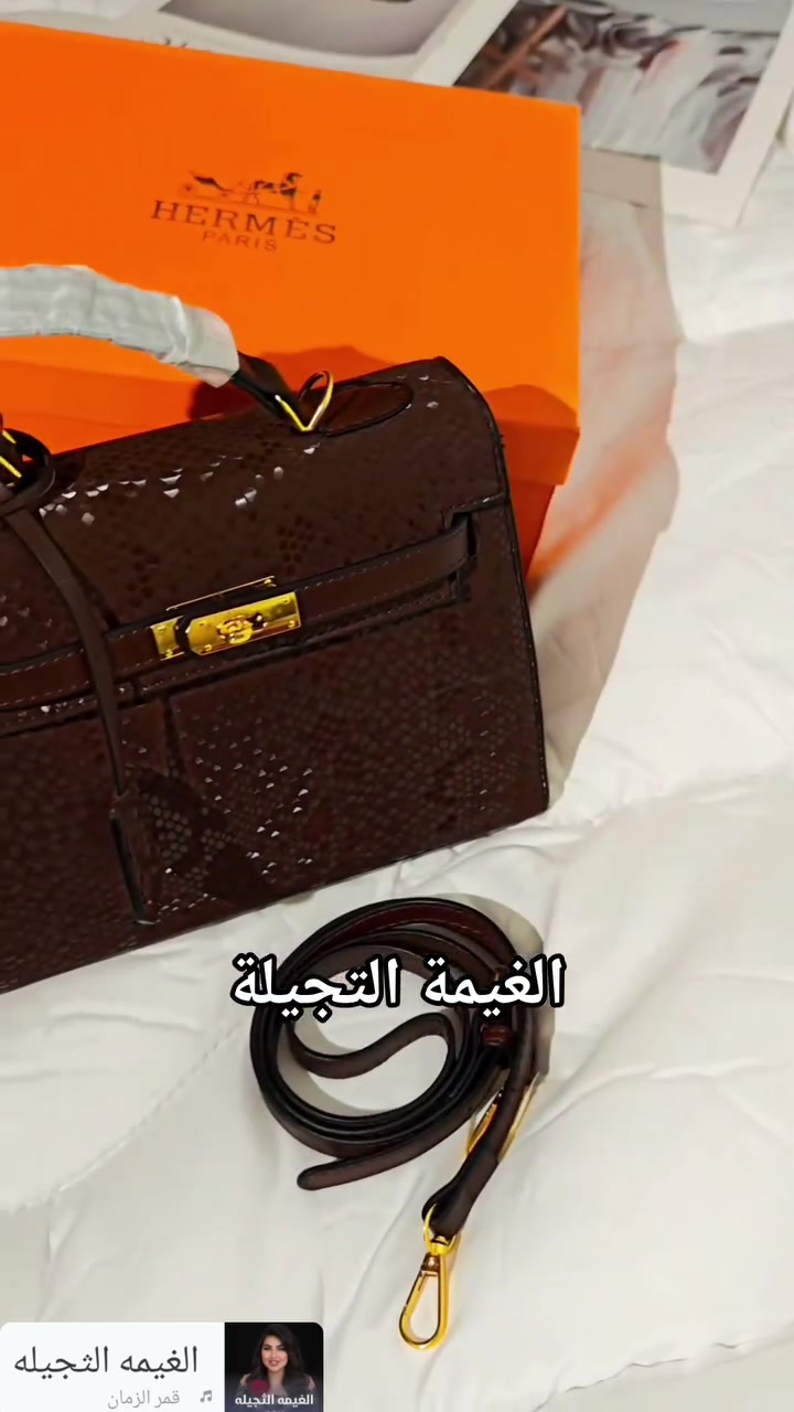 ✨ حقيبة هرمز من الجلد الطبيعي بنقشة جلد الحية ببطانة من خامة الشامواه. والجلد الأصلية💯 

الفخامة تُعرف من أول نظرة. تصميم أيقوني يجمع بين الرقي والحضور اللافت، مصنوع من الجلد الطبيعي الفاخر بنقشة جلد الحية، مع بطانة داخلية من الشامواه الأصلي تضيف لمسة من الفخامة والتميز.
كل تفصيل في هذه الحقيبة يعكس جودة الصنع ودقة التشطيب، لتمنحك إطلالة راقية تناسب جميع المناسبات.

الحجز والاستفسار خاص 

🚘 يوجد خدمة توصيل لجميع محافظات العراق ٤ الاف🚘


**إذا كنت صاحب هذا الإعلان وتريد حذفه لأي سبب، رجاءا أرسل رسالة إلى الدعم الفني**