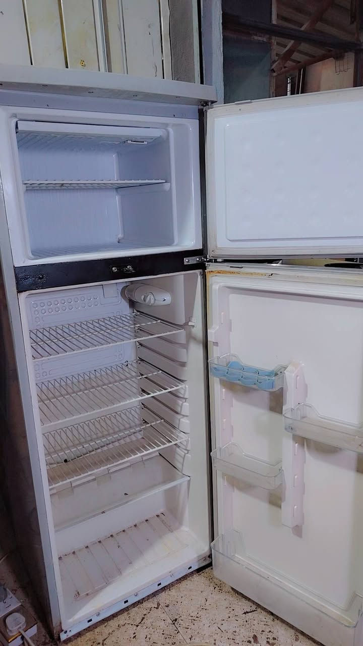 ثلاجه 10 قدم 
بابين 
السعر 80 الف


**إذا كنت صاحب هذا الإعلان وتريد حذفه لأي سبب، رجاءا أرسل رسالة إلى الدعم الفني**