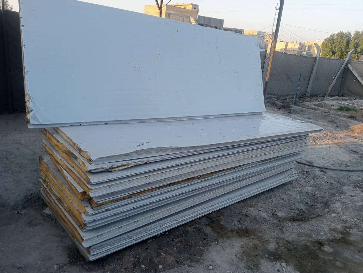 سندويج للبيع قياسات متنوعة للاستفسار *********** مكاني الاسكان صناعي
