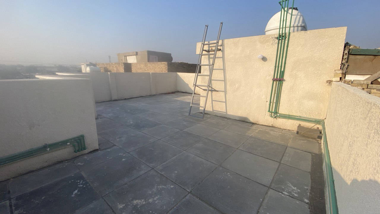 السلام عليكم

دار للبيع طابو ملك صرف للبيع في منطقه بغداد / المعالف - المساحة 100 متر مربع  واجهة 10 نزال 10 / الدار صب مسلح

يحتوي في الطابق ألأرضي على صالة مع غرفه نوم مع مطبخ مع حولي مع خدمات

ويحتوي في الطابق الأول على غرفه نوم عدد 3 غرفه مع بلكونه مع خدمات

ويحتوي في الطابق الثاني على يبتونه وسطح شتايكر البيت باسم شخص واحد وجاهز من كل شي وفارغ جاهز للسكن التعامل مع صاحب العقار مباشرا بدون دلاليه

للاستفسار وأتساب ***********
