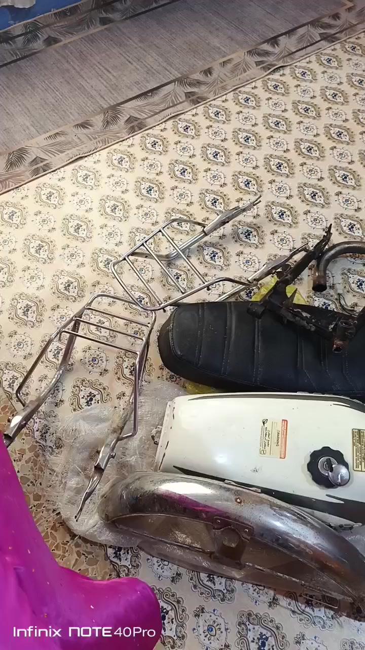 السلام عليكم غراض دراجه ايراني للبيع  وياهن اوراق دراجه مالات نامه شلامجه موديل ٢٠ بسمي الوراق كاملات سبع اوراق مابيهن اي نقص تجي وشوف بعينك ابيع شلع كلهن كلهن هنه ولوراق  ( ٧٥ ) قفل  هاذ رقمي وبيك خير وتدلل ***********
