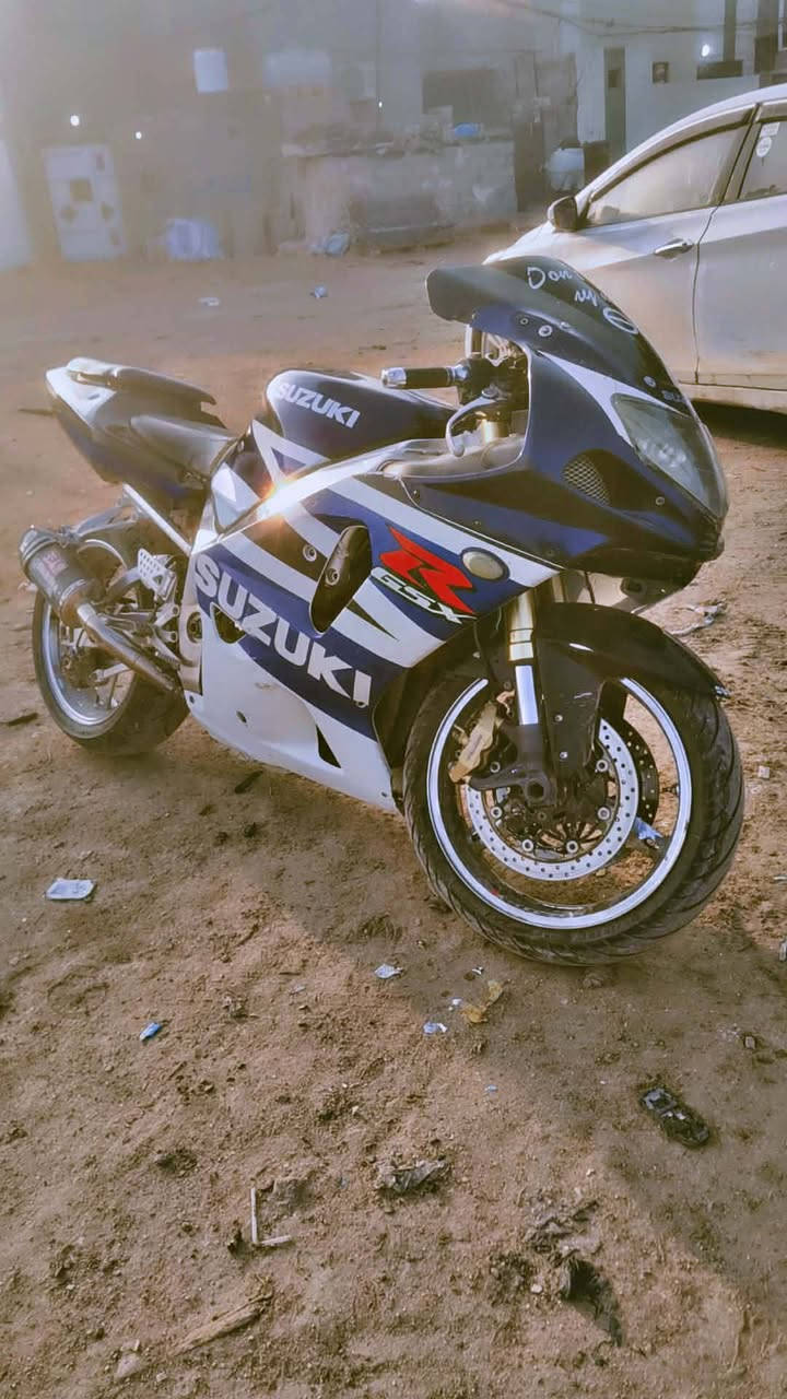 السلام عليكم 
 جكسر 750 موديل 2004
 دراجه  مكينه خير من الله مكينه  ناعمه  لا تبخير لا تنقيص مال جناي دهن  جديد  سلولي 0نكره  سلف  شرط الشلعه بطناش اول ثاني  ثالث تاكل الكاع اكل  وين ما تريد ترايك لبصره   شرط 280دراجه شكتب عليه  قليل كله شغاله كير مكفول  
اوراق كامله وصل كمارك
كفراته كامله بيه شخوط. بصيطه واضحه  
بريكت امامي خلفي شغال 
صالنصه كاربون فايبر 
صوته طرب 
برمجه عقل 
مكاني النجف شارع المطار الي يجلي يشلع عيوني وياخذه  ما ارد شخص 
سعره  حبايبي 16ورقه او مليونين و275 والي ما عنده يجي ياخذه بلاش  وخادمك واتساب ***********
