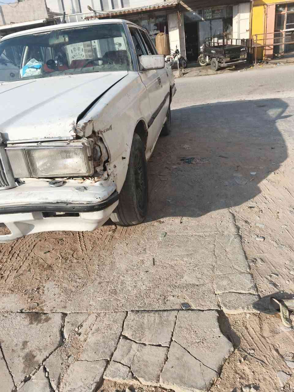 سلام عليكم سياره سوبر للبيع موديل 83 رقم مثنه ألماني بدون رعي مكينة ثنين ونص السعر 13 وبيه مجال بسيط العنوان نجف حي الشرطة الرقم ***********
