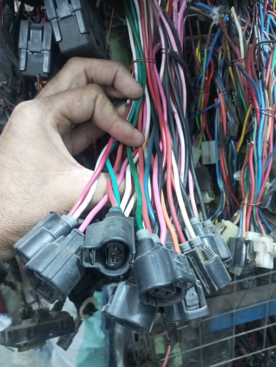 أدوات كهرباىيات حاوية *********** ابو محمد
