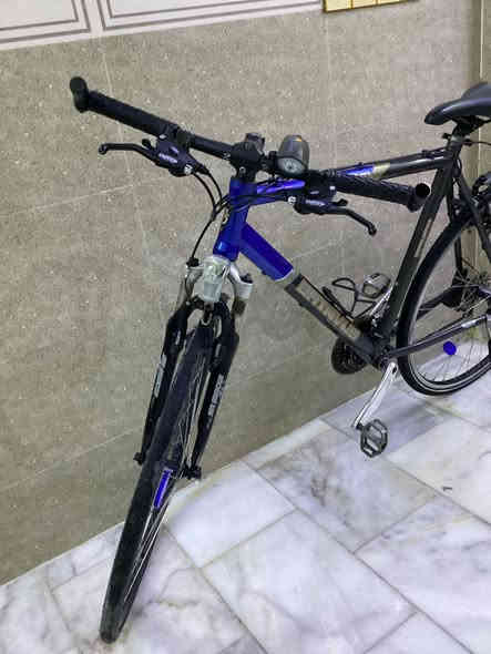 السلام عليكم بايسكل c700ترحال مسافات طويله الامنيوم وحديد خفيف الوزن البايسكل كامل من كلشي سعر ٢٠٠وبي مجال مكاني كربلاء چاير ***********
