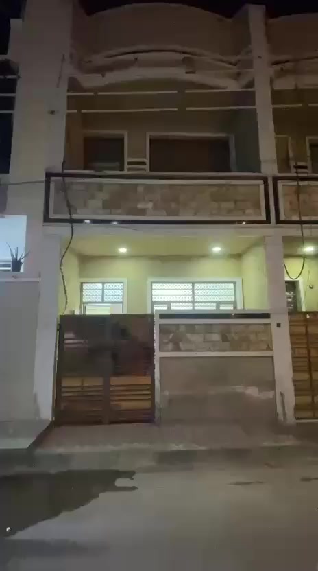 السلام عليك 
بيت للايجار المساحة ٥٠ م البيت طابقين  في حي البساتين شارع الشيخ منهل للاستفسار الاتصال بالرقم 
 ***********
