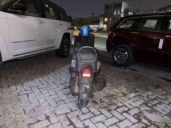 السلام عليكم دراجه بوليس للبيع دراجه نضيفه ماصار اسبوعين من نزلتها رمبه الدراجه خير من الله تخبل مابيها اي نقص نكره سلف او بيها الوصل مال الولد ابو المعرض دراجه كلش حلوه سعره950او بيها مجال الرقم*********** مكانها بغداد حي العامل
