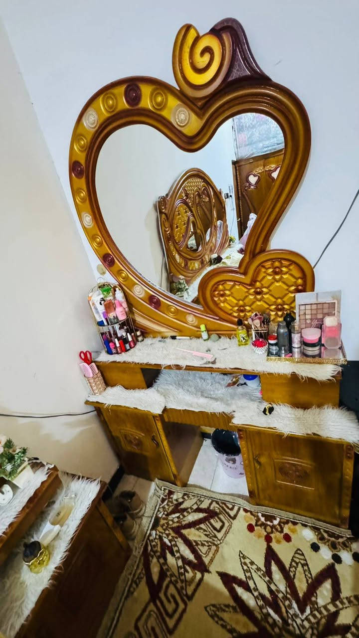 السلام عليكم غرفه للبيع جديده استخدام قليل .العنوان الزبير . السعر 650 وبيهه مجال ***********
