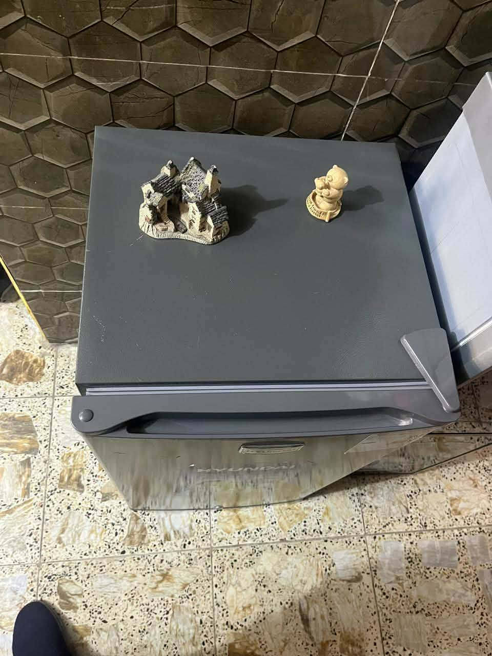 #للبيع 
للبيع ثلاجه صغير  نظيفه وجديده 
سعره ١٠٠ بيه مجال شوي 
طباخ كهربائي  جديد سعره ٨٥ 
عنوان العبيدي
@إشارة


**إذا كنت صاحب هذا الإعلان وتريد حذفه لأي سبب، رجاءا أرسل رسالة إلى الدعم الفني**