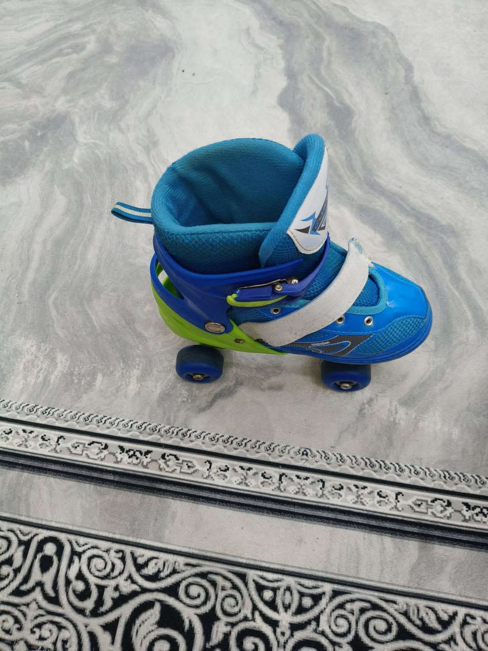 السلام عليكم اخوان حذاء التزلج للبيع السعر 30 الف وبي مجال ماركه درجه اولى من القطع النادره وامن الستفسار على الرقم ***********
