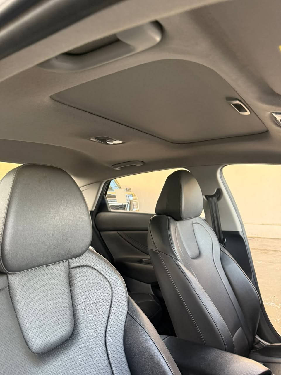 بيها صبغ ربع دعاميه خلفية وهلال جانلغ خلفي وبيها بارد بالجاملغ الامامي ماشي ١٧ 
142$
***********
