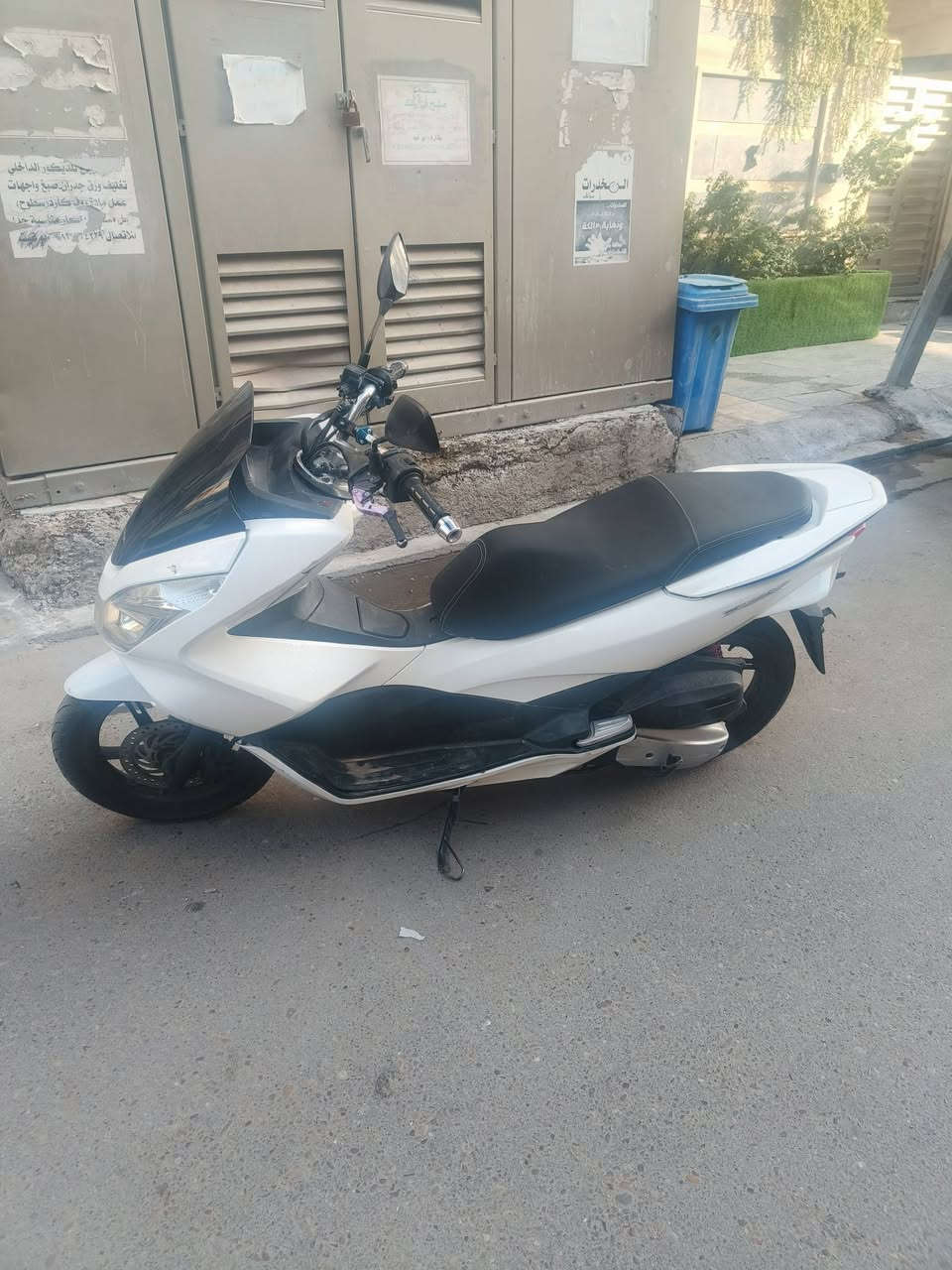 دراجة pcx جيل ثاني مكفولة كلجات ومكينة وكفرات نظيفة جدا بس كسر بسيط بالكفر
مكاني الاعظمية 
***********
السعر 15 ورقة وبيها مجال
