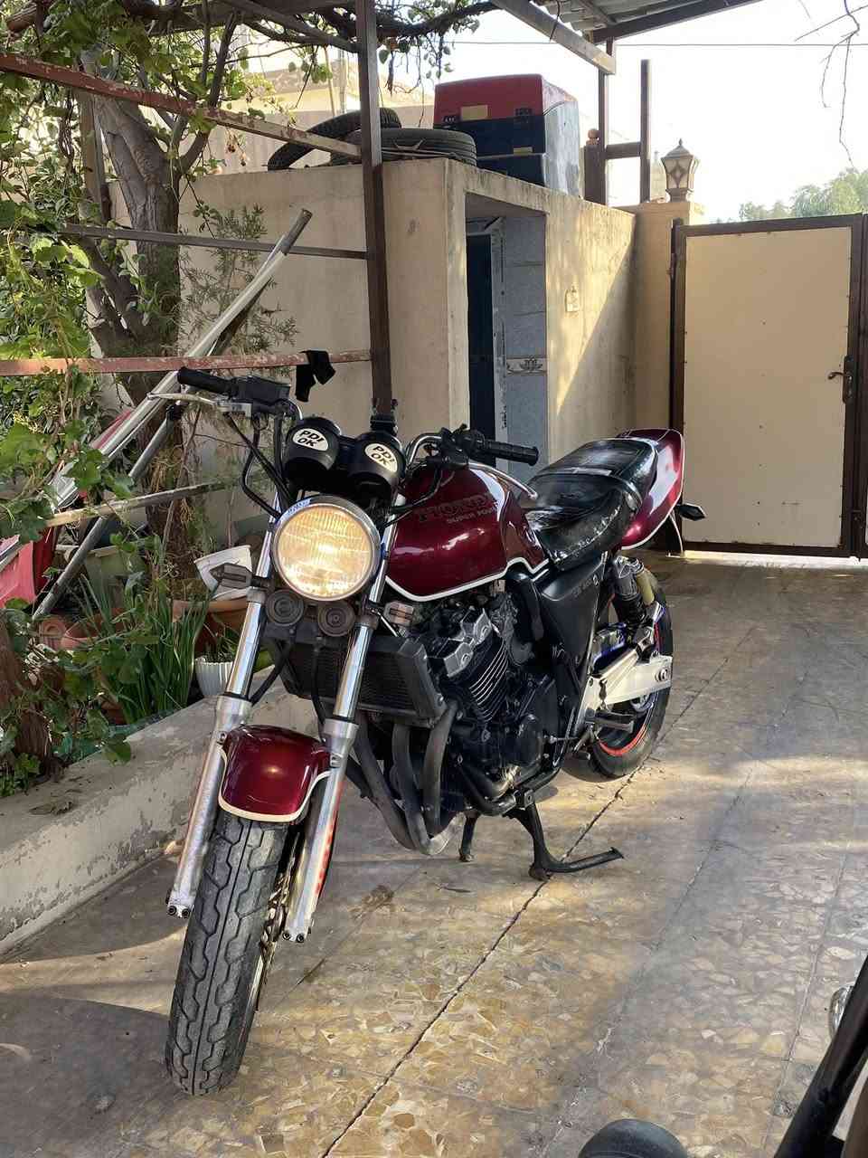 للبيع
دراجه cb400
مكفوله كفاله عامه 
المكان الموصل الحدباء 
السعر مليونين و100 وبيها مجال 
الدراجه نضيفه وما يحتاجلها اي مصرف 
محرك بلادي 
*********** 
*********** 
اخوان المو شراي رجاءً لا يتصل
