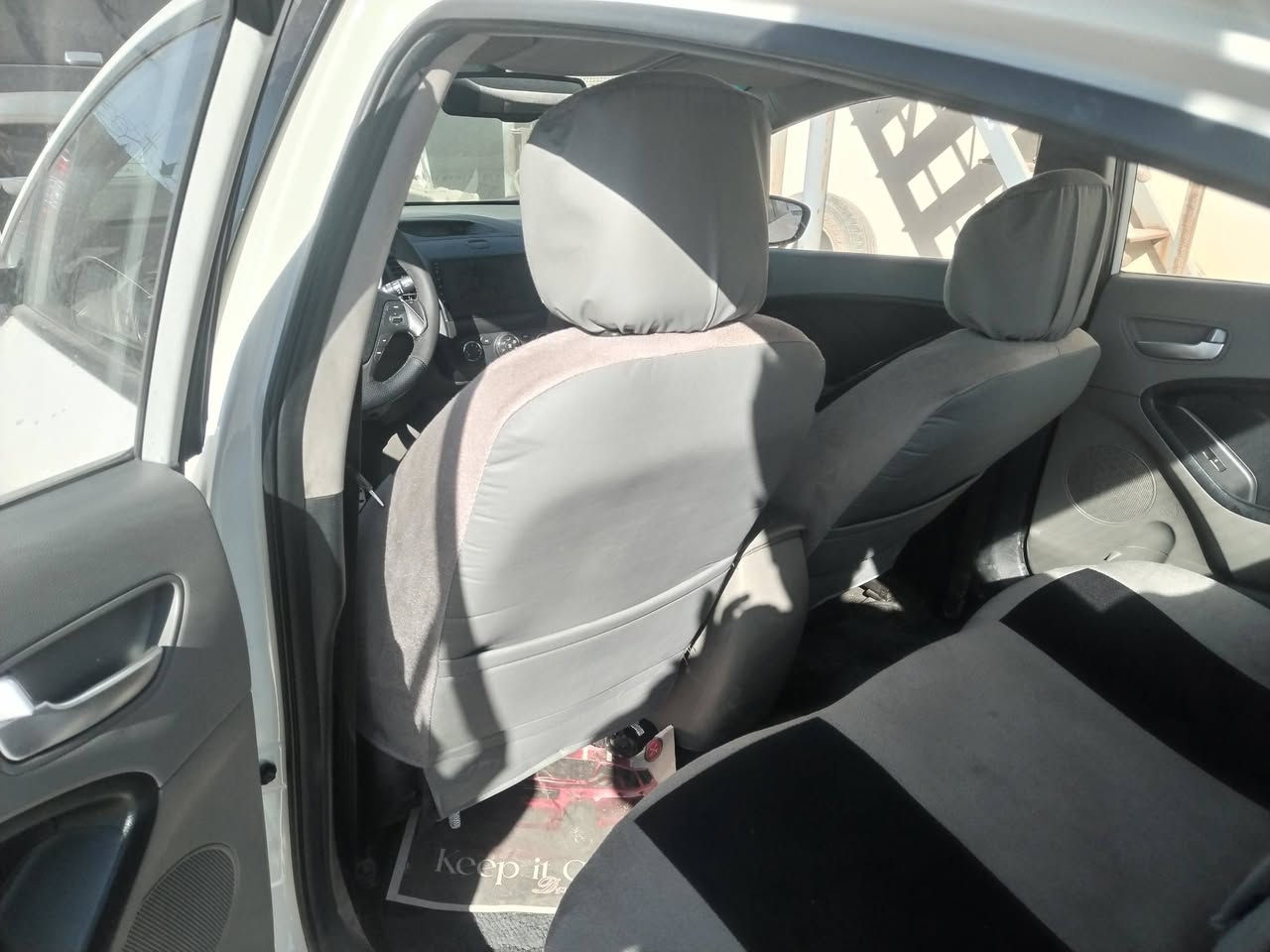 السلام عليكم سيراتو ٢٠١٦ بدون صبغ بيها بارد كلش قليل رقيم وتساب فقط *********** السعر ١٣٠
