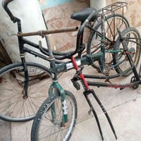 ٣ بيسكلات • كوم حديد • القبلة