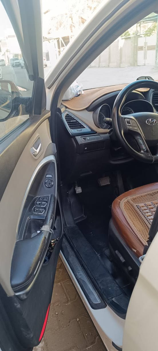 السلام عليكم موديل 2013 سنويه إلى 2027 مكفولة ضربة وصبغ وتبديل نجف بإسمي مكان النجف المواصفات فتحه بانوراما وبردات خلفيه وكشن كهرباء جلد سبعه راكب تبريد ثلاث قطع لايت زنون وبك لايت لد تحكم استيرن اشاره بالمرايه بريك  ABSلسيارة جاهزه السعر 160 للاتصال *********** غير متواجد على الفيس
