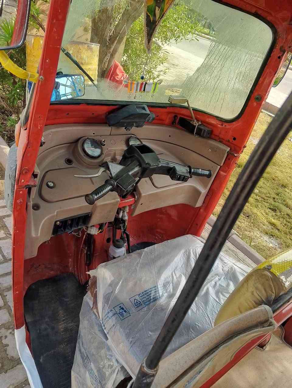 سلام عليكم تكتك للبيع 18شهر5 محرك نضيف تايرات تخم كهربائيات شغالةاوراق 7مكاني بغداد غزالية ***********
