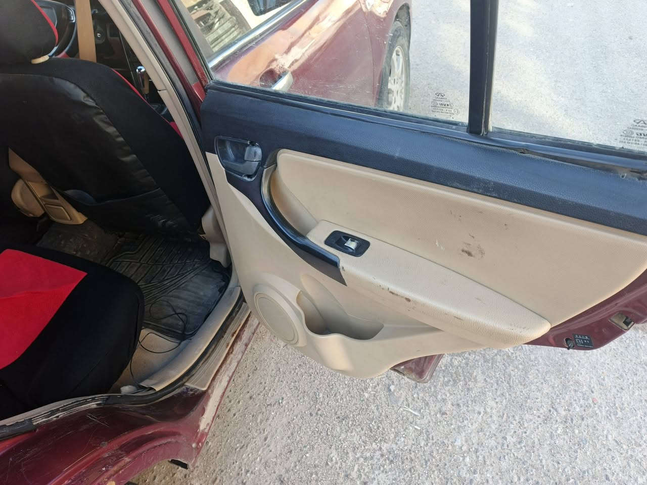 سلام عليكم من رخصة الادمن شيري تيكو موديل 2013بدي نظيف بيها خياسات خفيفه مكينه بيها تبخير كير كهربائي قبل 3 ايام بدلة عينه وصينيه جدد صدر نص عمر كهربائيات كلها شغاله رقم قادسيه جديد تحويل مباشر بسمنا السياره تحويل ثاني يوووم عارظها 45 وبيها مجال بسيط للشراي مكاني بغداد الحسينيه مال راشديه للتواصل ***********
