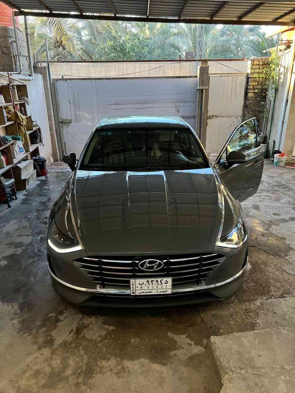 للبيع سوناتا 2023 • رقم معوقين •كفالة عامة • لون أسمنتي مميّز
سيارة نظيفة ومتعوب عليها، ما بيها ولا ضربة، فقط بيها تقرير غرق مياه امطار  خفيف والباقي كله كفالة عامة من الدعامية للدعامية، يعني تمشي وتدعيلي.
السيارة ما تحتاج ولا دينار، ماشية 50 ألف فقط ومستخدمة استخدام راقي.

المواصفات:
 • مكينة 2500 GDI اقتصادية وقوية
 • ويل سبورت
 • نقطة عمياء
 • تحديد مسار
 • سايد بريك كهربائي
 • ستيرن كهربائي
 • مواصفات كاملة ما عدا الفتحة
 • رقم معوقين والمعوق موجود
 • وكالة كاملة موجودة
 • اللون أسمنتي مرغوب ومطلوب

السيارة كلش نظيفة ومحد راح يباوع عليها ويتركها، صراحة جاهزة للشراء بدون تفكير.

العنوان: البصرة – أبي الخصيب – حمدان – قرب جسر حمدان
للتواصل: *********** 
السعر175 وبيها كلش قليل حك الجية
