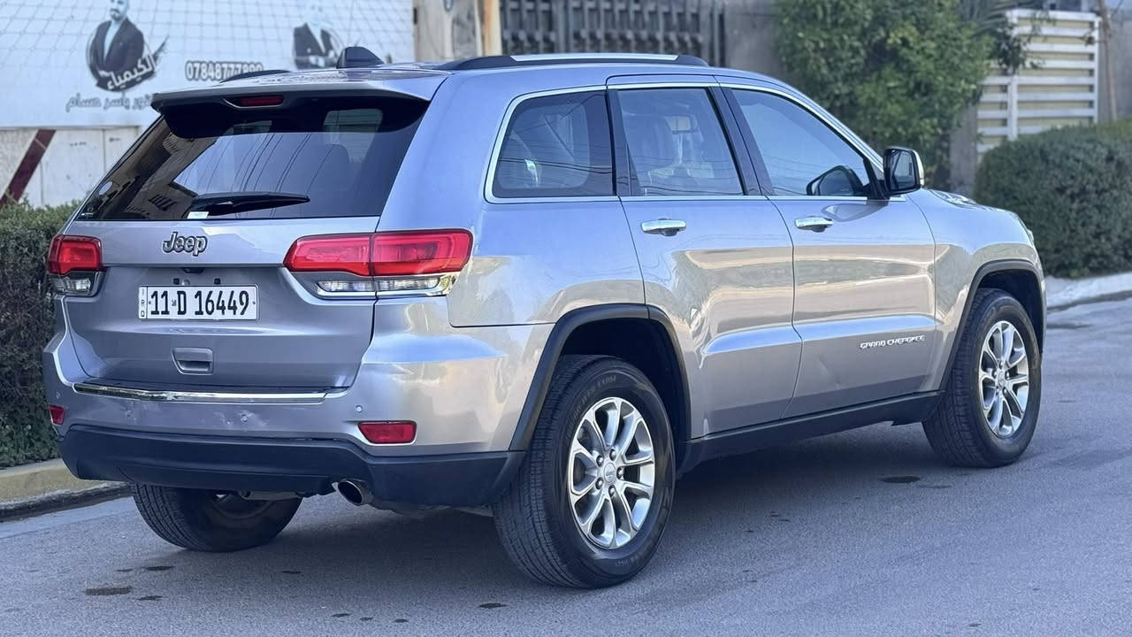 السلام عليكم
للبيع فقط بدون مراوس

 جيب كراند شيروكي 

السعر 185 وبيها مجال حك جيتك

موديل 2015 

4انظمة قياده 

كشنات جلد

كشنات كهرباء

كير طياره 8 نمر 

محرك المرغوب شرط يمشي على البانزين العادي

فول لمتد 

سلايت 

كشنات تدفئة تبريد 

كشنات خلفيه تدفئة 

شاشة كبيره 

سياره عليها ادامه كامله 

صدر جديد 

تخم تاير 

رقم انكليزي باسمي شرط تحويل ثاني يوم  سنويه بسمي

سياره متعوب عليها ومال بيت 

صور الحادث بلمنشور مع السونار

***********
