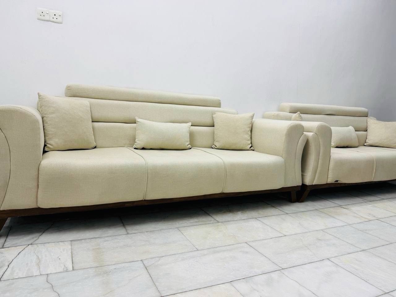 تخم تركي 4 قطع 2 كراسي و2 قنفات(8مقاعد) الخشب زان والقماش كتان 
العنوان:قرب مدخل العاب الكرخ الثانية(العاب السيدية)
نظيف كلش الضرر مالته فقط خسف بالنص مال قنفات بالاسفنج صاير من اثر الكعدة يعني الخسف مو بالخشب