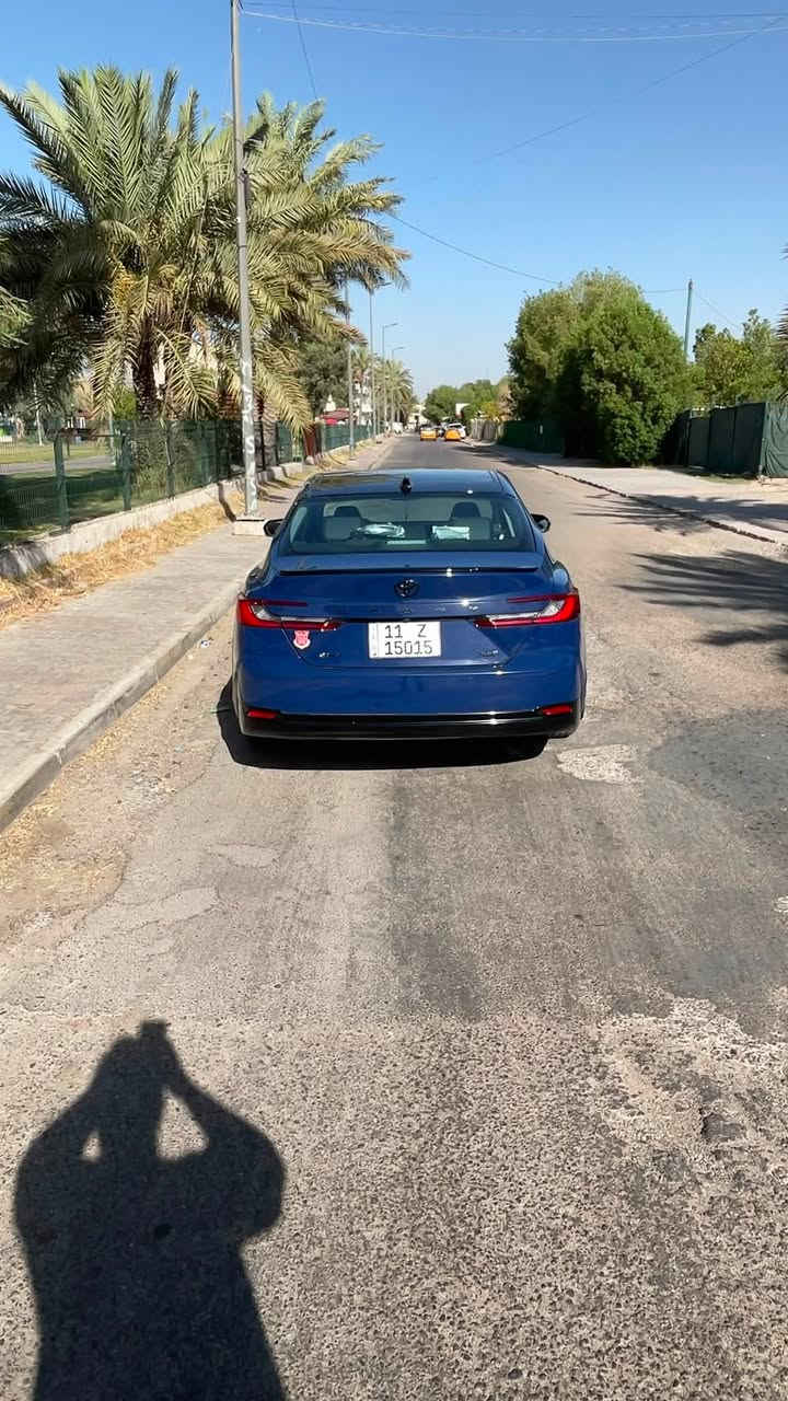 كامري 2025 xle هايبرد 
فوول مواصفات للاخير 

السيارة وارد امريكي ضررهة جاملغ اليسرة فقط بدون دواخل 

المواصفات 
اربع كامرات 
٣ رادارات امامية 
٣ رادارات خلفية 
نقط عمياء 
مري قلاب عند الرجوع 
داتا شو 
حساس عيون 
كشنات تدفئة تبريد 
ستيرن تدفئة 
كشنات كنتارا وجلد 
فتحة سقف بنوراما 

السعر 275 ورقة وبيهة مجال 

***********
