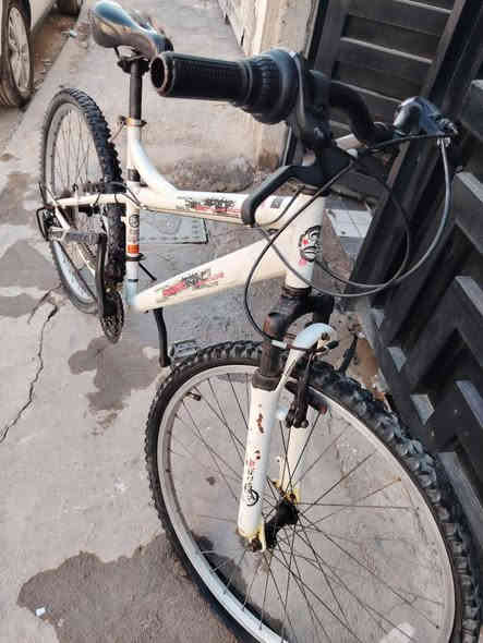 بايسكل للبيع نظيف استعمال قليل حجم 26 والباقي موضح بالصور السعر 100 الف للاتصال *********** وبي واتساب
