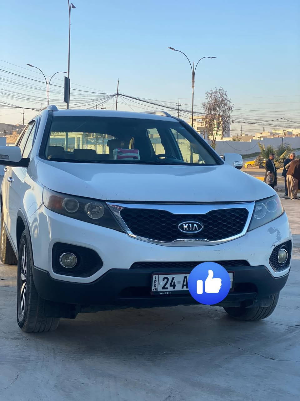 السلام عليكم كيا سورنتو 2013رقم دهوك جديد فول مواصفات ما عدا البصمة والبانوراما السيارة بيها صبغ بوند فقط بدون دواخل مكينه مفتوح بس مبدل رواجز  
السعر 148وبيها مجال 
للاتصال على الرقم ***********او ***********
