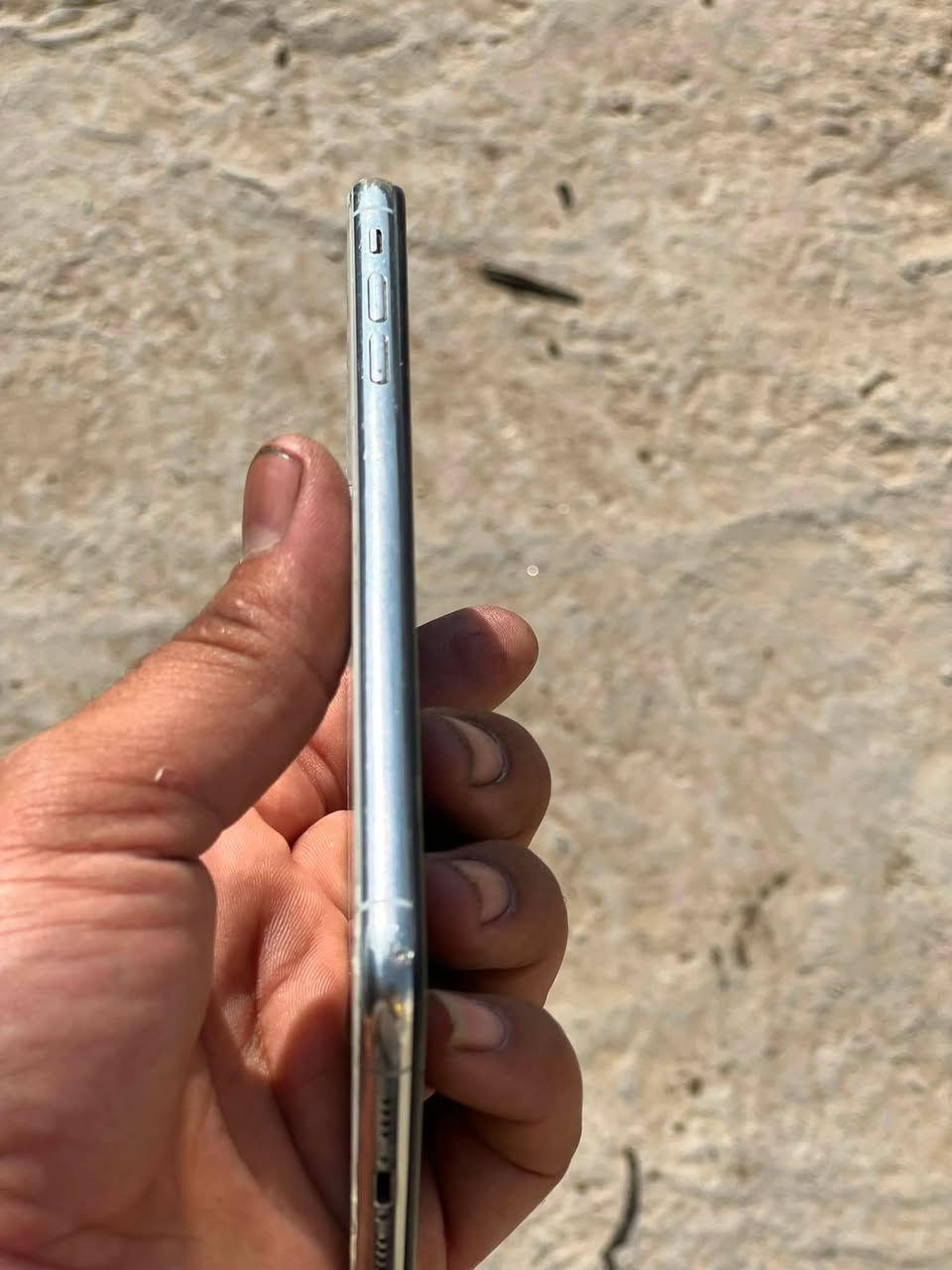 XS MaX لون ابيض 

مبدل بطاريه فقط واصليه موعاديه نسبتها 84
فقط ضهره مكسور جهاز نضيف ومابي أي مشكله 
مكاني حله نادر 
***********
سعر خاص
