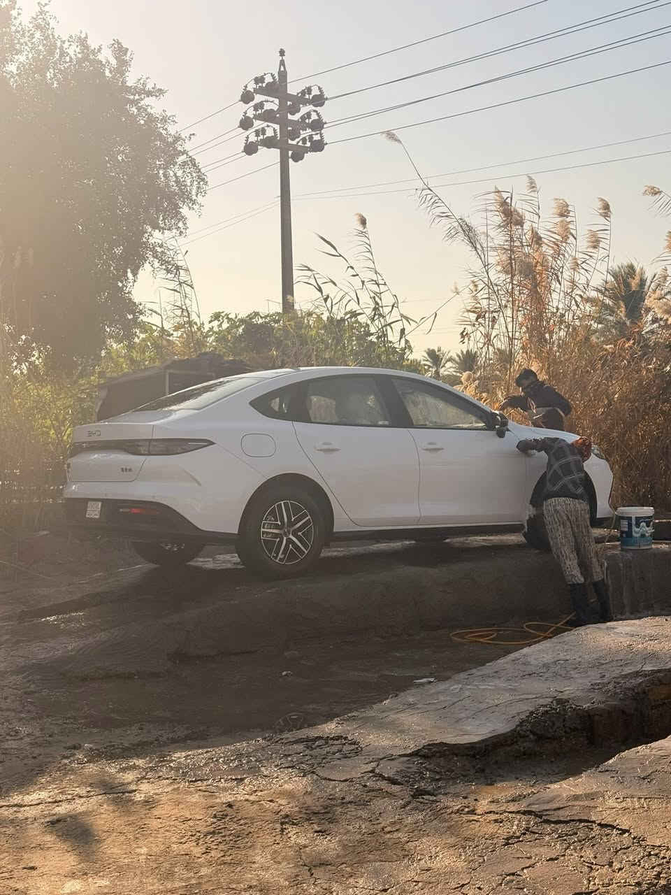 بي واي دي سيل فايف زيرو ماشي 2000 رقم بابل باسمي داخل ابيض فول  مابيهه ولا زلغ سعرهه 130 وبيهه مجال ***********
***********
مكاني بلحله مركز
