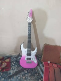 كيتار اكوستيك ايطالي • كيتار كهربائي صغير • كيتار كهربائي كبير