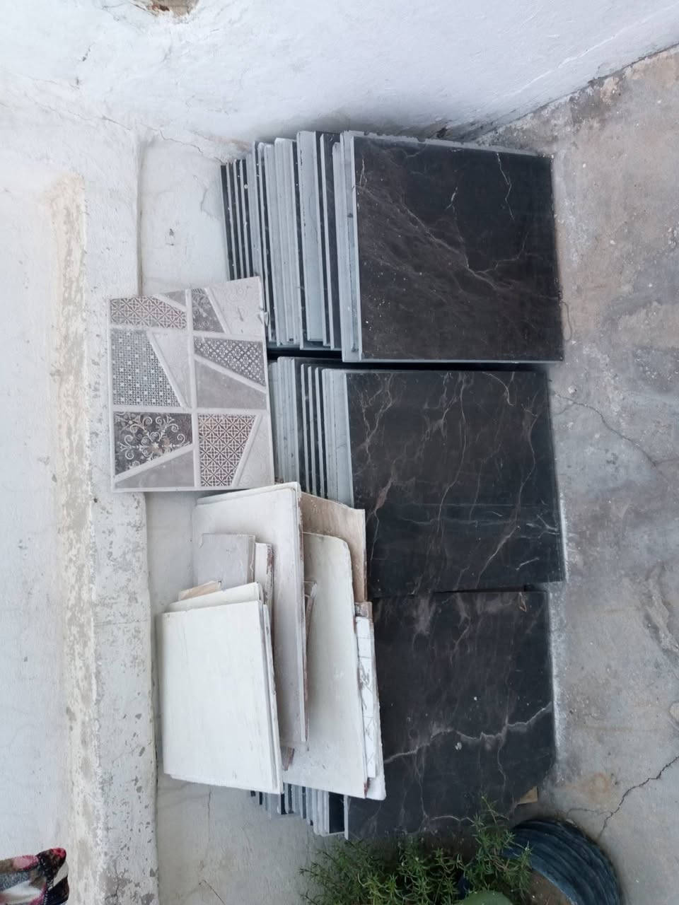 سلام عليكم مرمر للبيع جديد العدد 46قطعه العنوان البكرلي ***********

