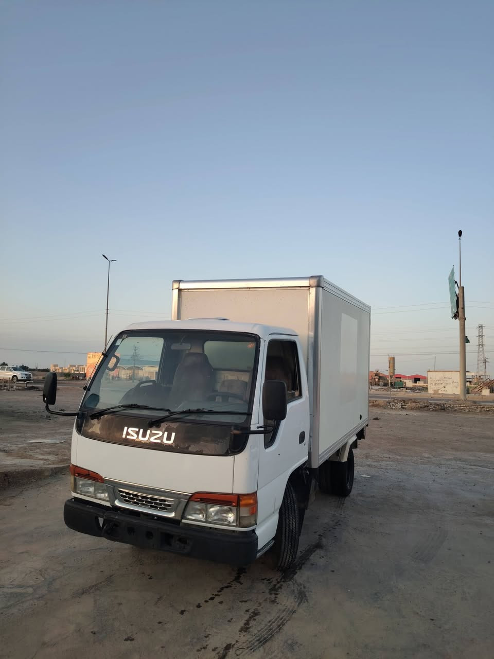 السلام عليكم اخوان ازوزه حافضه مكينه كنتر اربعه اسلندر رقم الماني بصره نضيفه كلش حداديه طخم تاير كهربائيات كلهه شغاله سياره خير من الله مكينه كير اكسل شاصي رقم شاصي كلهم مكفولات مكان السياره ميسان السعر 68  وبيهه مجال للطيبين
***********
***********
