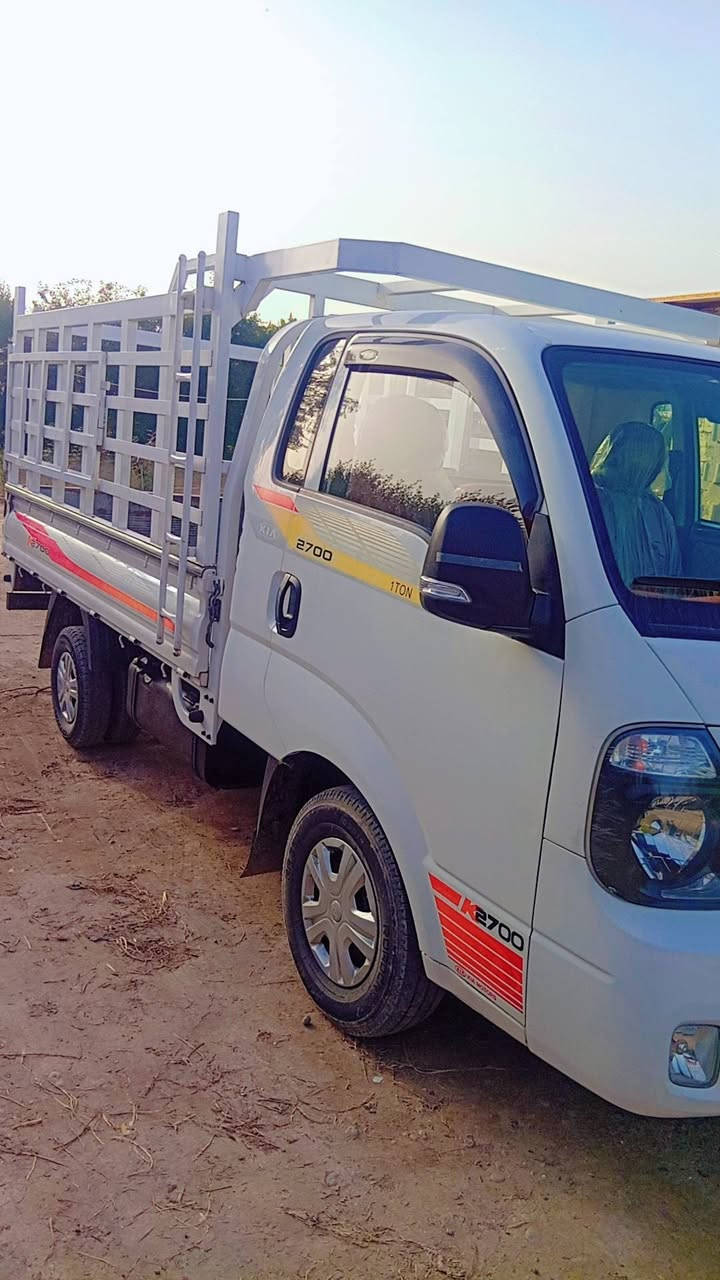 السلام عليكم كيا حمل للبيع موديل 2019 مكفوله كفاله عامه رقم بغداد مشروع وطني تحويل ثاني يوم مكفوله من ضربه وصبغ و كصه وشاصي ورقم شاصي تخم تاير  و هزه محرك ما مفتوح السياره وضع الشركه السياره برغي ما مفتوح بيهه 
اتصل وتدلل 
رقم الهاتف             ***********
