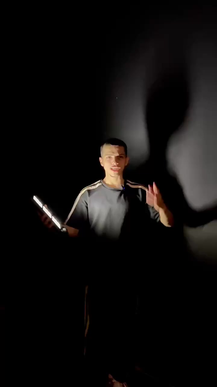 �💡 خلي ضواك دايمًا مضوي وبذكاء الشمس!

مصباح جداري شمسي ذكي ينورلك الممرات والحدائق والجدران الخارجية بدون أسلاك ⚡️

• يشتغل تلقائيًا عند الحركة بالليل 🌙
• يوفر أمان وإضاءة في الأماكن المظلمة 🚶‍♂️
• بطارية ليثيوم قوية ولوح شمسي بكفاءة عالية 🔋☀️
• 3 أوضاع تشغيل حسب مزاجك: إضاءة كاملة، خافتة أو دائمًا مضوي 🌈
• تصميم مقاوم للظروف الخارجية ويعيش معك فترة طويلة 🏡

استمتع بضوء عملي، ذكي، وموفر للطاقة بدون أي تعب! ✨
💪

 السعر 25 الف وتوصيل مجاني 

 الحجز وتساب ***********
