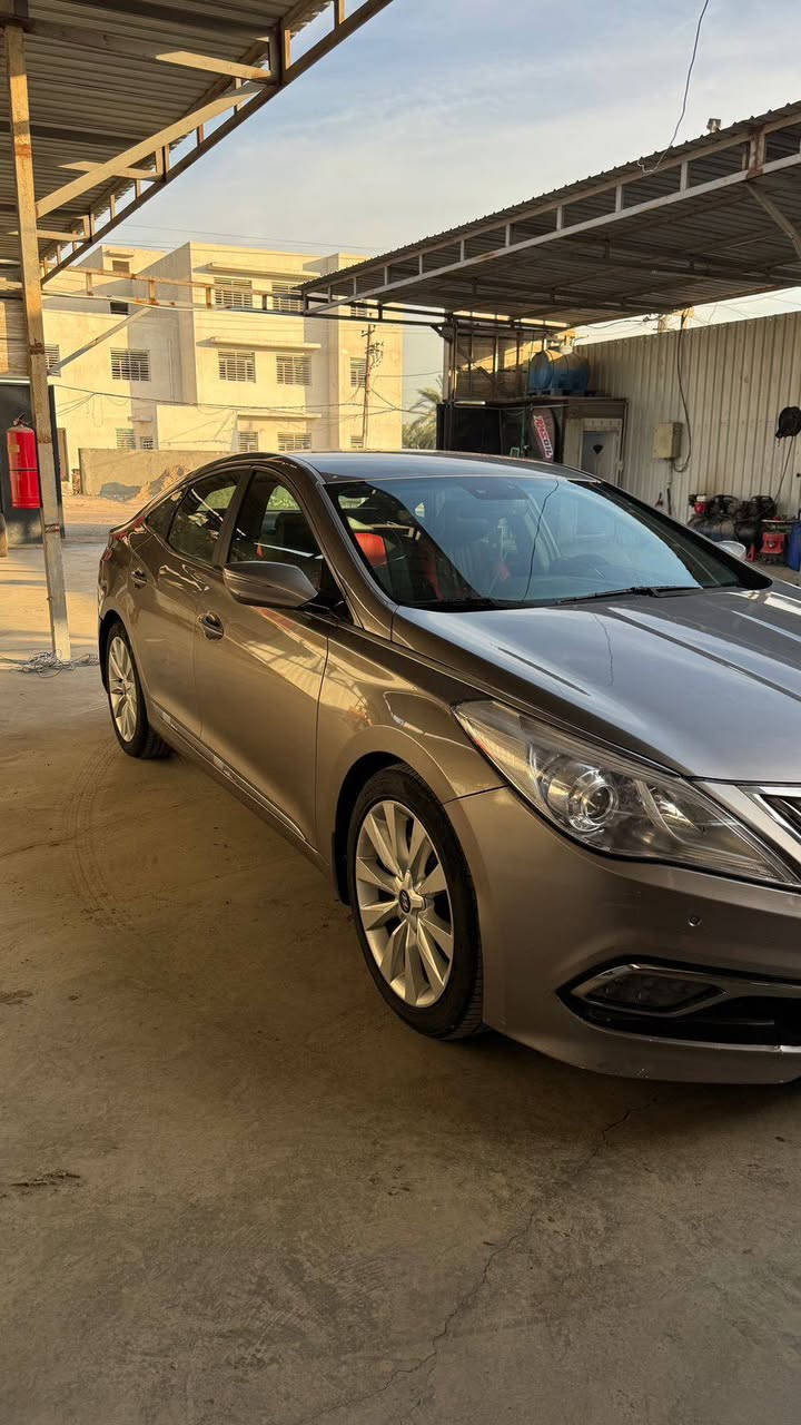 السلام عليكم ازيرا ١٢ خليجي ستة سلندر رقم شمالي اربيل سنوية بسمي ما ساقطة مكينة ما مفتوحة بيها رشات صبغ قليلة اثر شخوط السعر المطلوب ١٠٥ بيها مجال قليل مكان السيارة بغداد التاجيات رقمي ***********
