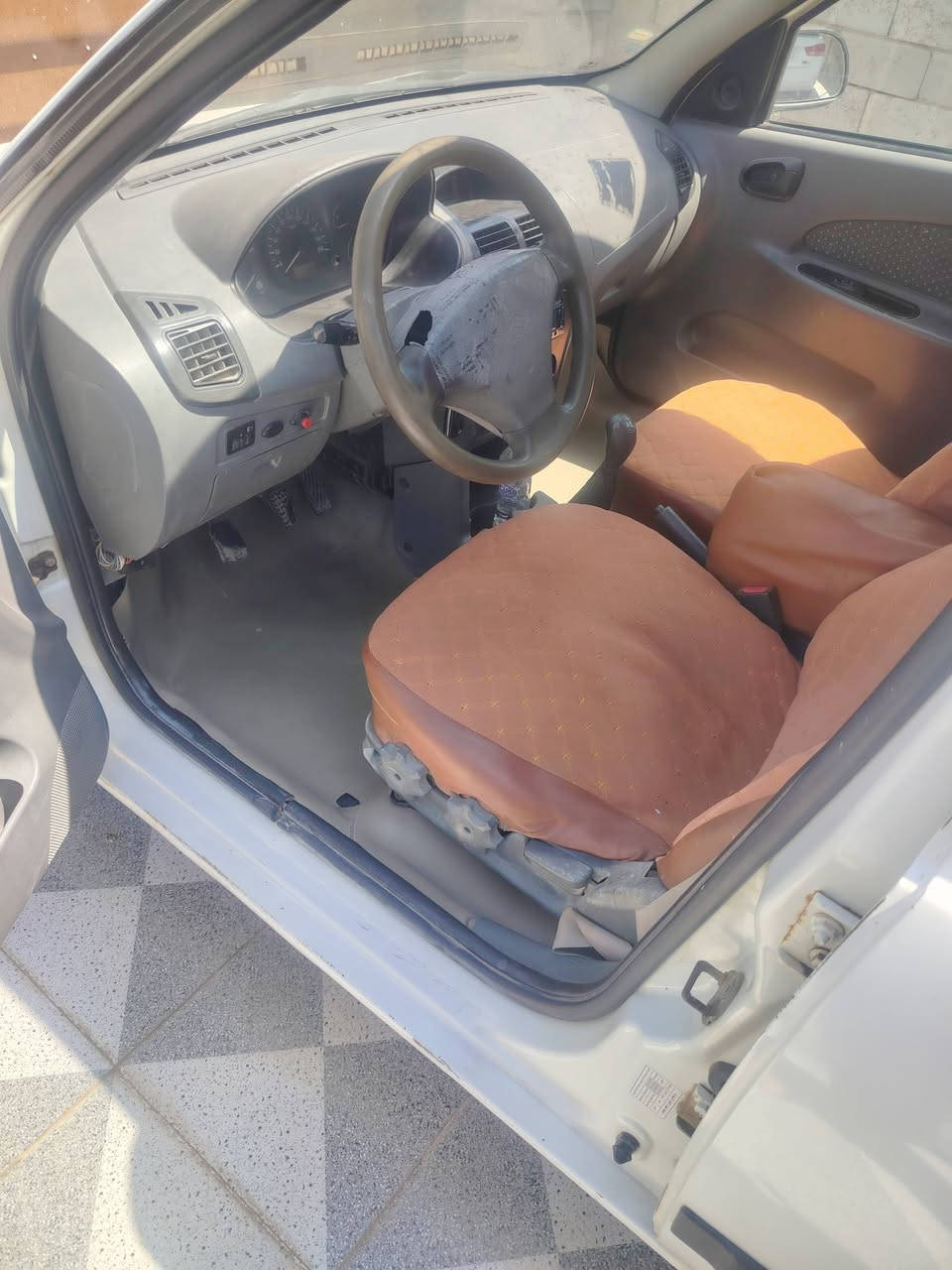 السلام علیکم ورحمة الله وبرکاته
تایبه مودیل 2013 
كفاله عامه ما عدى بارد قلیل يم البك لایت بخشم البنيد والباب الخلف السائق بارد جدا قلیل کد شبر بدون دواخل 
ملاحظه السياره قاصرین (قاصرين) لمده 7سنوات وتداور السياره اسويلك وكاله بيها السیاره 
السعر 30$ وبيها مجال قلیل 
للتواصل *********** واتساب أو اتصال
