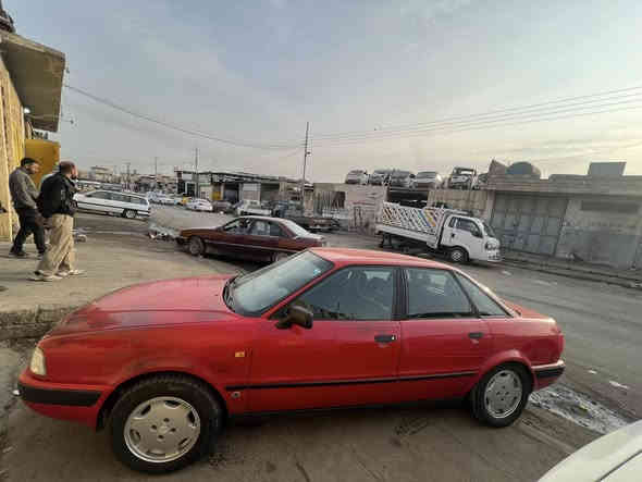 السلامُ عليكمْ ورحمةُ اللهِ وبرَكآتهُ. 
اودي 80 موديل 1992 محركها الاصلي 2.0 كابريتر برازيلي شرط دمعة المحرك لا خربطة ولا تأخير على حد علمي السيارة بيها صبغ بس جاملغ الخلف السائق وهي مبينة بالصور ميحتاج 
محرك وكير شرط المحرك معمره على ايدي كله احسن الاغراض 
كهربائياتها فول كلها شغالة تقفلها تصعد الجامات ويعلك السكن 30ثانية ويطفى طخمها صارف عليه على ايدي 
طخم تايرات جديد يوكاهاما ياباني اصلي
🌹سستم صوت مرعب تزويد بالخارج واني رممته  موجوده صوره
السيارة اني راعيها الشرعي اوكل واحول
السعر 50 وبيها مجال بسيط
 للطيبين اذا انت مو طيب ما انزلك. 
رقمي ***********
