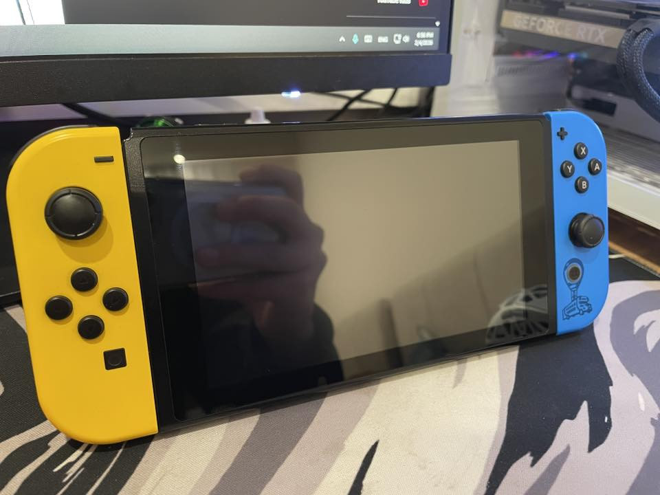 السلام عليكم
جهاز نينتيندو سويتش نسخة فورتنايت نسخة نادرة جدا 
الجهاز نظيف جدا مع الكارتونة و حتة الجياسة الي اجتي بالجهاز موجودة الجهاز اخو الجديد و ملحقاتة كاملة ما عدا كيبل الاجدي ام اي و النظافة بالصور تحجي
سعر 299 الف فقط
و العاب 
The legend of zelda:breath of the wild ب40 الف
Super mario maker 2 ب40 الف
Mortal kombat 11 ب35 الف
Dark souls remasterd ب35 الف
وللعلم الجهاز نسخة نادرة جدا و تقريبا مستحيل اتلاكي بهيج نظافة + اذا اخذت الجهاز و الالعاب سوة اراعيك بالسعر
للتواصل: *********** واتساب
مكاني بغداد السيدية
